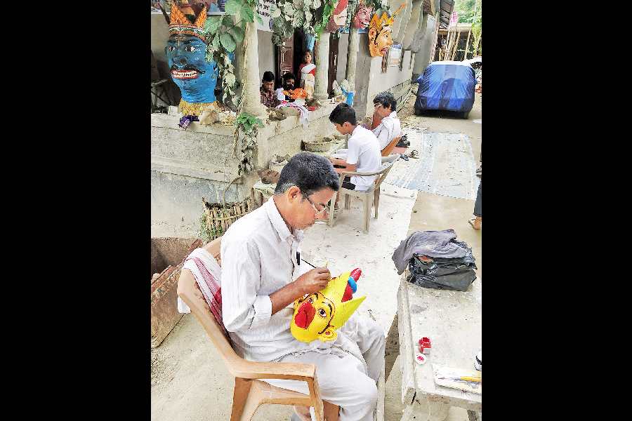 Pradip Goswami and others make masks at Natun Samaguri Satra