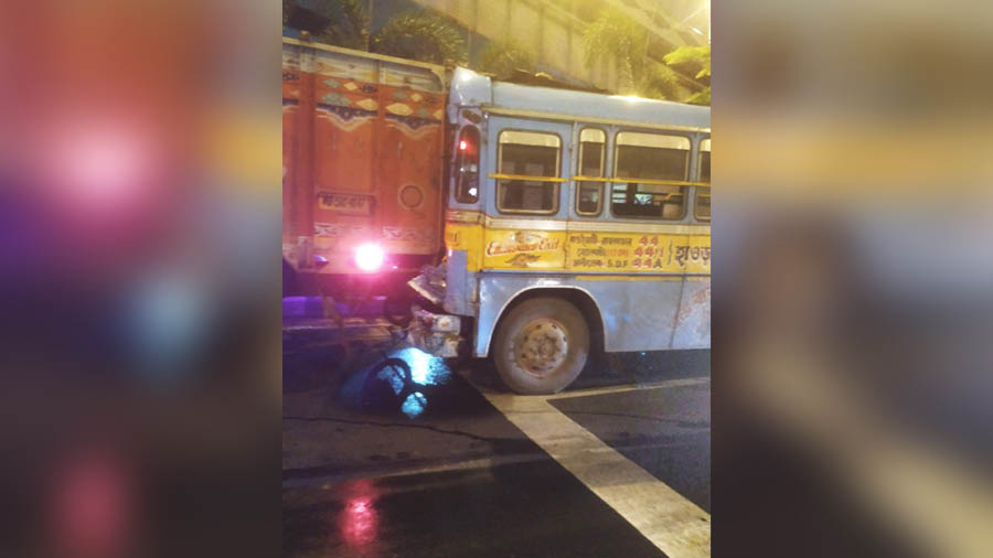 The bus finally came to a halt after hitting a stone chip-laden truck 