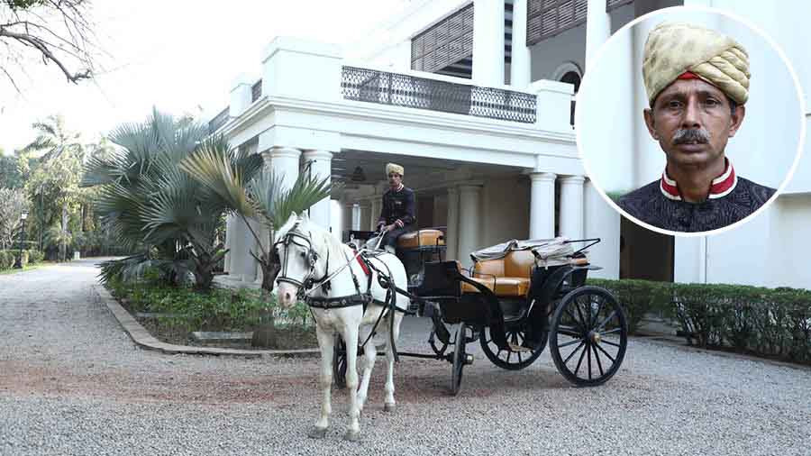 Naseem (inset) and his horse carriage