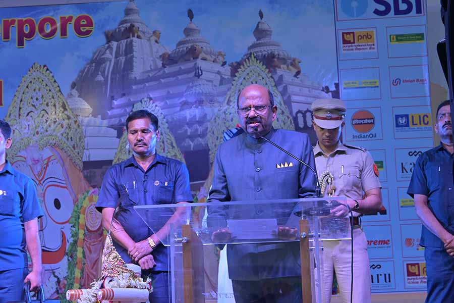 The governor of West Bengal, CV Ananda Bose, inaugurated the event as the chief guest in the presence of Ashim Kumar Bose, the councillor of Northern Park; Chandra Sekhar Panigrahi, president of Jagannath Seva Samiti; Kashinath Behera, president of Utkala, among other dignitaries. ‘I’m not an artist. I’m a bureaucrat, but I understand the importance of art and its various forms in society… Art and culture should be sustained so that hard power is replaced by soft power, by means of music, painting and poetry,’ said the governor 