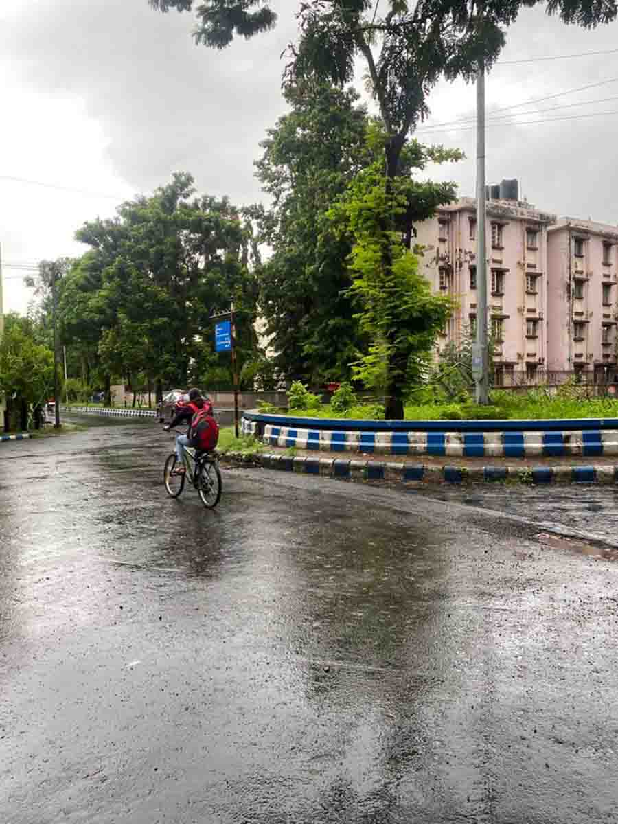 A deserted stretch in front of SN Bose Centre for Basic Sciences in Salt Lake
