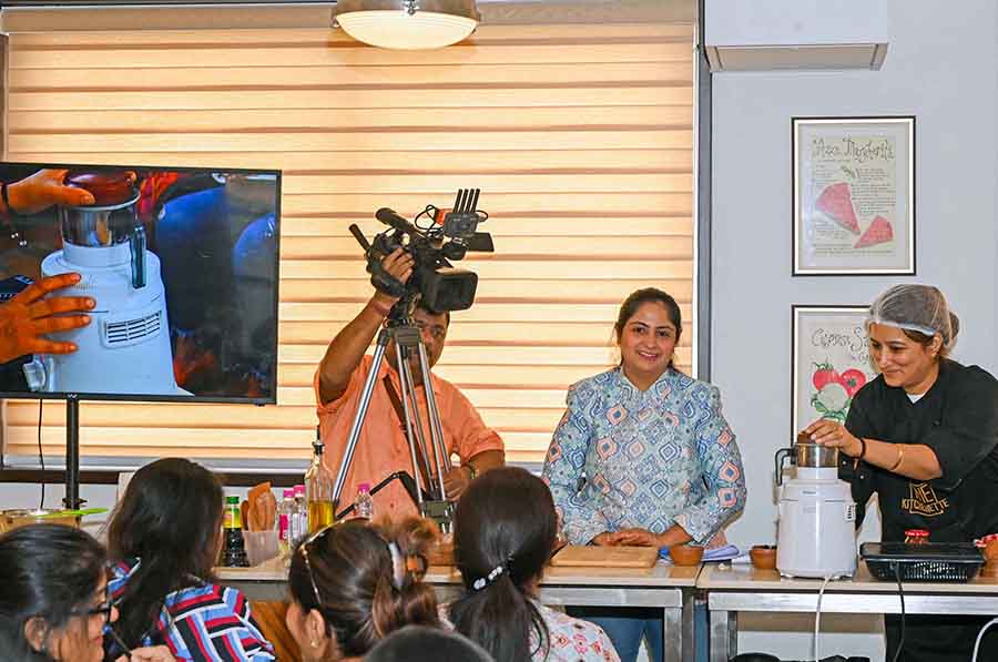 The chef interacted with the participants and answered all their questions. A handbook was given out to the participants that had more recipes from the expert including a recipe for Arabic Lentil Soup, Arabic Salads and Batata Harra (Lebanese spicy potatoes)