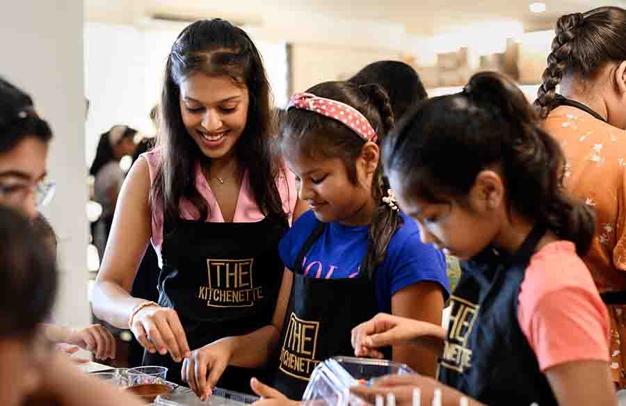Around 34 enthusiastic children turned up at The Kitchenette to learn from the best! From cute cookie Monster Cupcakes to Fudgy Cake Pops, the children had a hands-on experience in baking and decorating