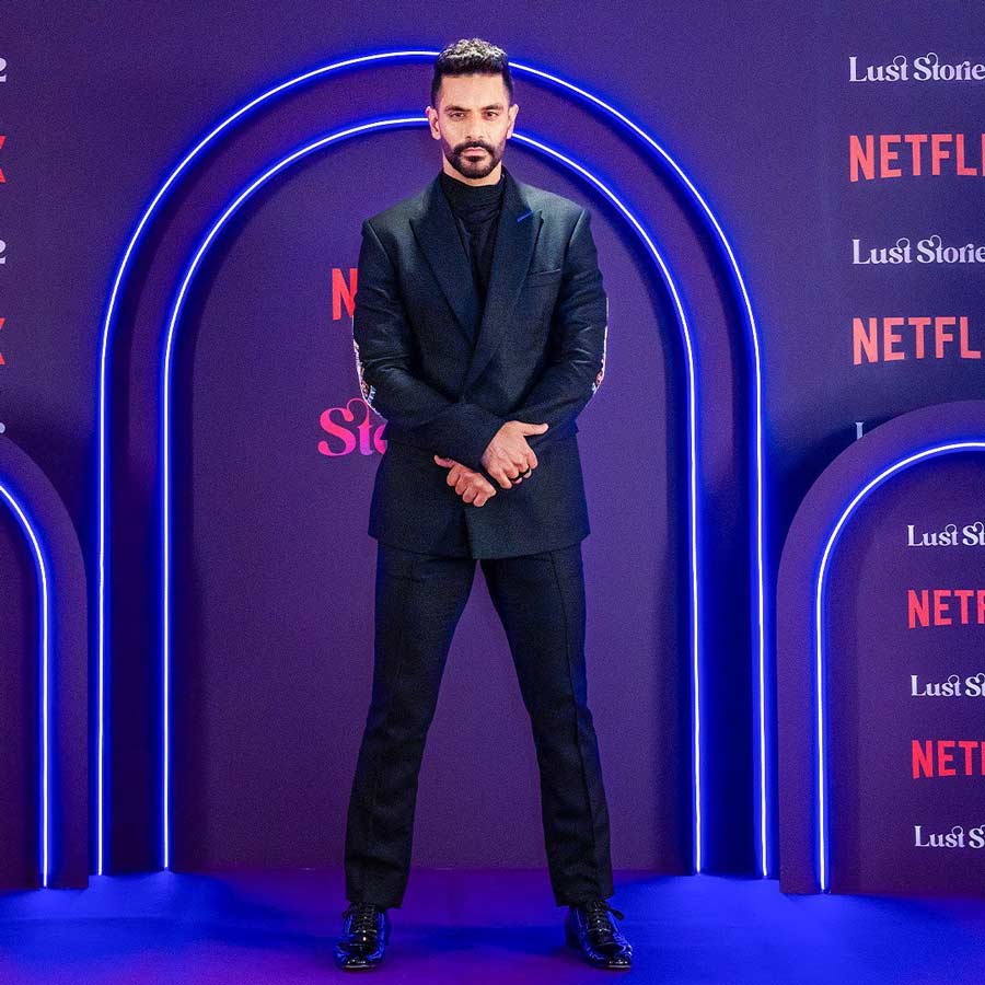 Angad Bedi posed in an all-black suit at the event. The 40-year-old actor will be sharing screen space with Mrunal Thakur in the Netflix film. 