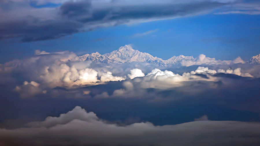 Mt. Kanchendzonga Range as seen from Rishyap