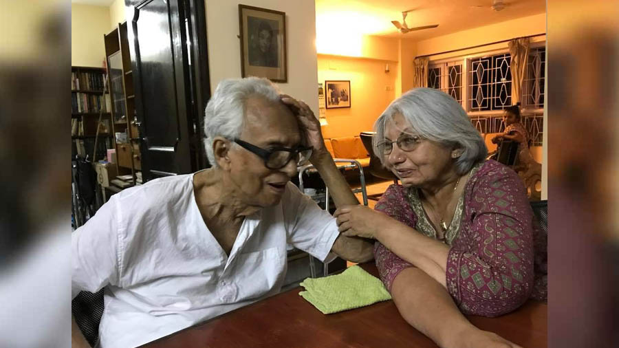 Mrinal Sen with his daughter-in-law, Kunal Sen's wife Nisha