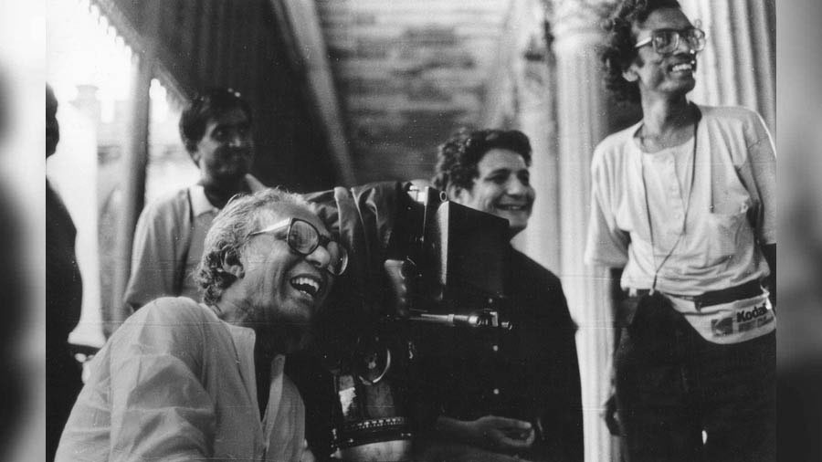 A photo of Mrinal Sen on set, shared by Kunal Sen on the eve of the director's 91st birth nniversary