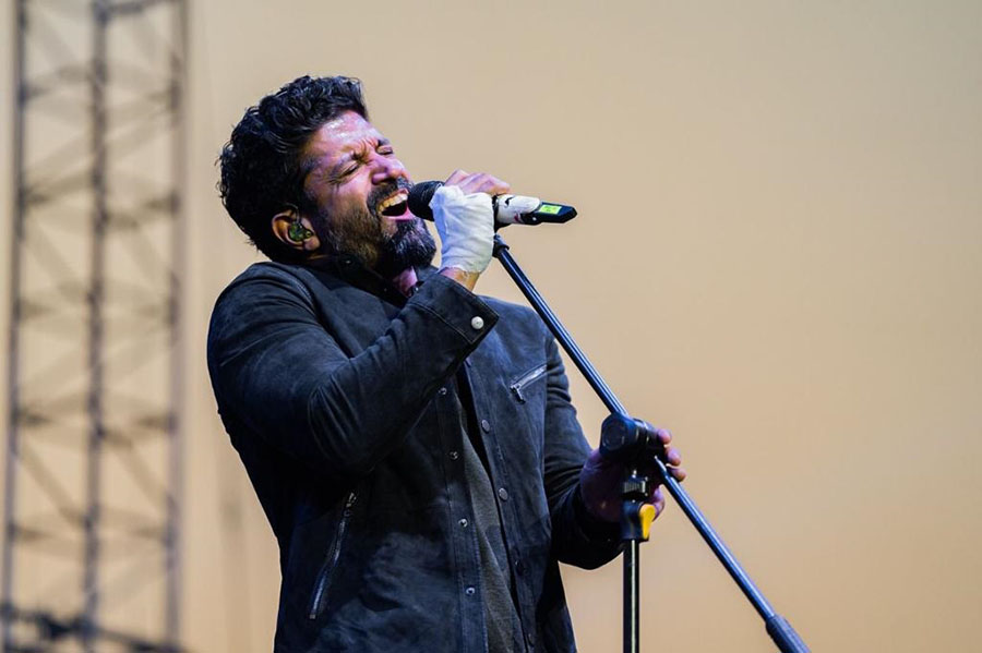 Actor-director-singer Farhan Akhtar’s  performance included crowd favourites Reach For The Stars and My Friend of Yours. 