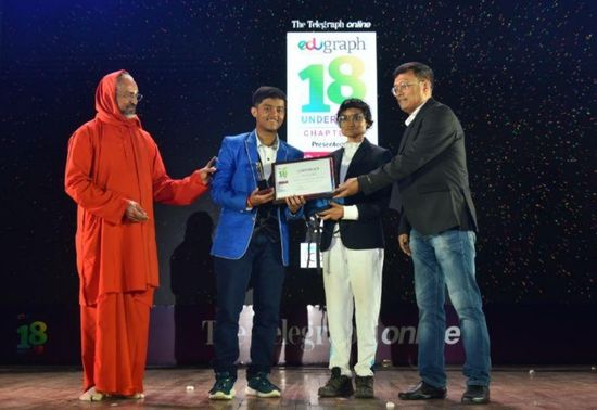 Arnav Sinha at the 18 Under 18 Chapter 2 Award Ceremony along with the dignitaries