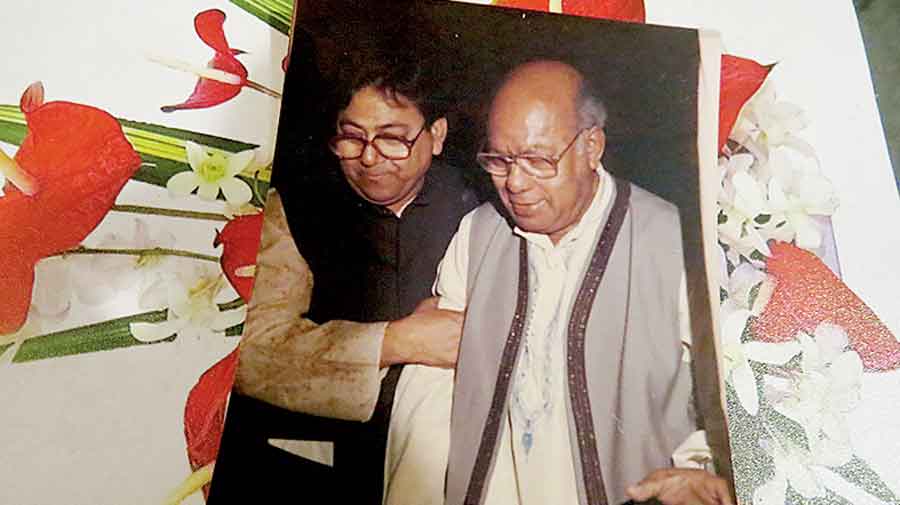 Ud. Ali Akbar Khan with Rabin Paul. 