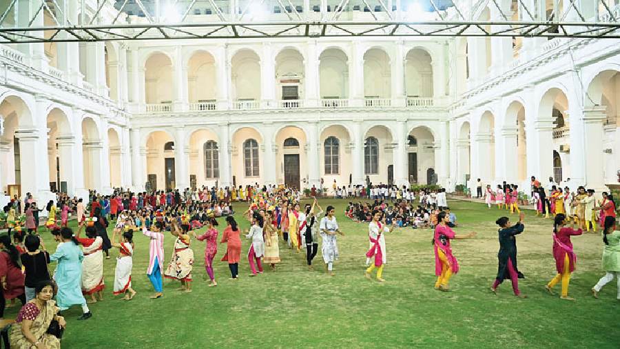 The majestic Indian Museum came alive to the rhythm of music as the students practised various formations. 