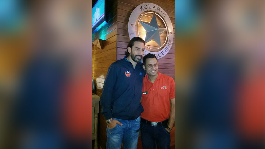 Amardeep with footballer Robert Pires, at Chili’s