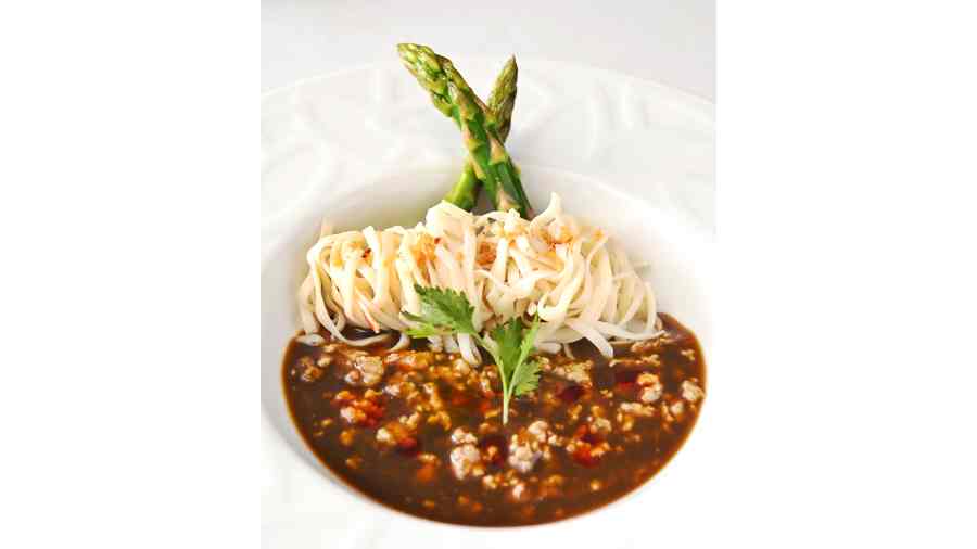 A hearty meal bowl, here is the Braised Shanghai Noodle with dan-dan style minced chicken gravy that’s a comforting main course.