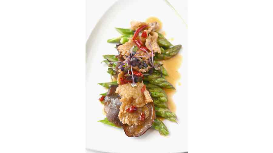 An exotic veggie plate, this Stir-fried Asparagus with black fungus and deep-fried oyster mushrooms in a chilli garlic sauce is a must-try