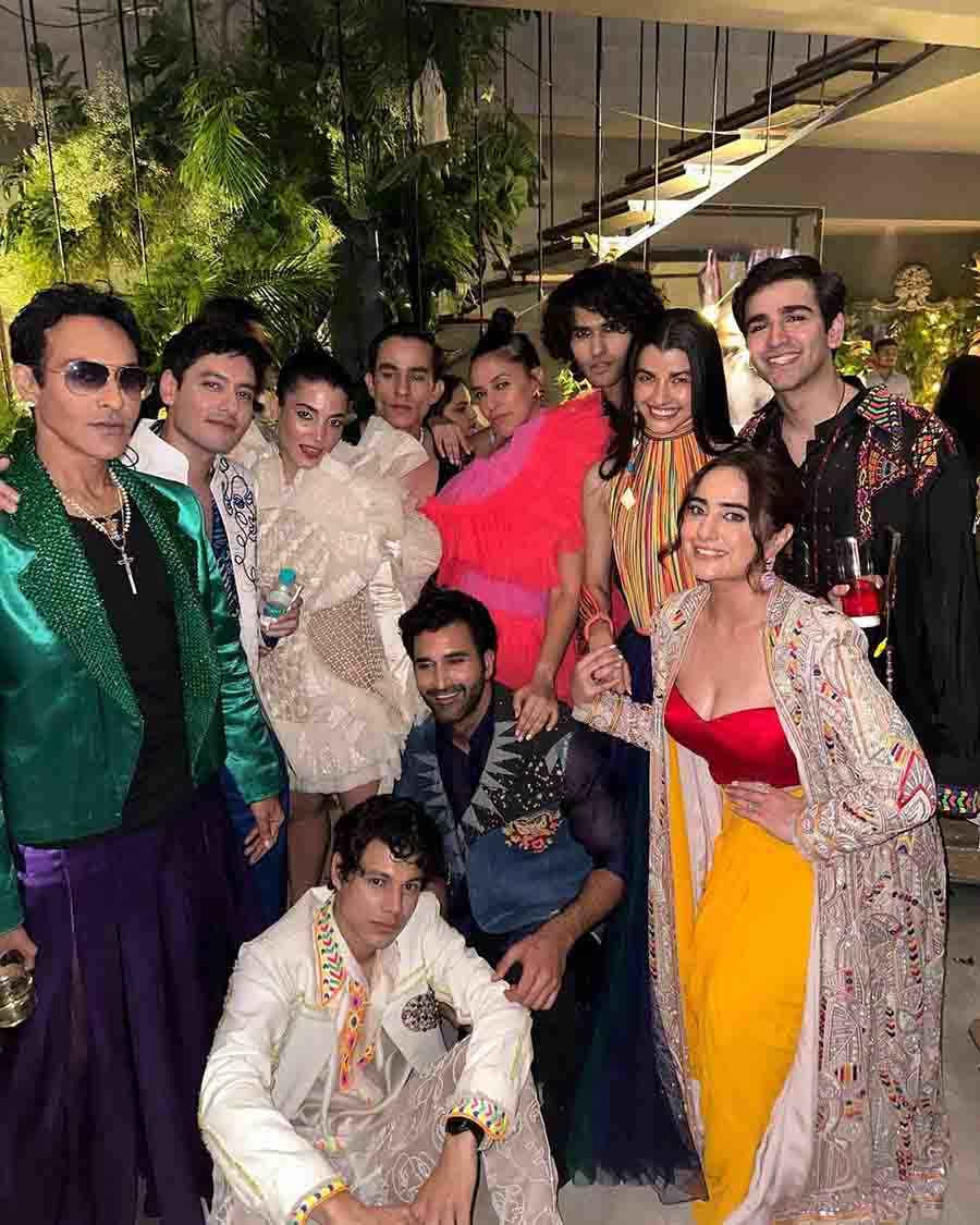 The cast of Netflix’s crime drama series Class posed for a picture with Neha Dhupia and Kusha Kapila. 