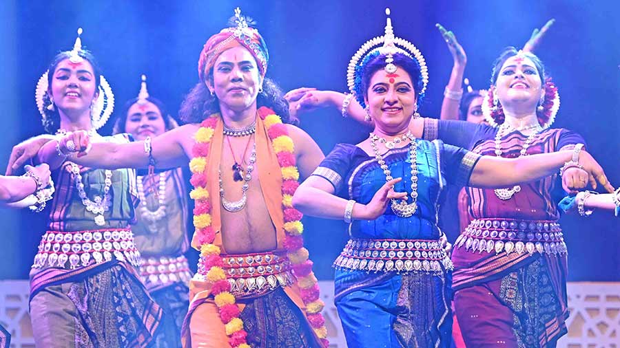 Vasant Utsav through dance and colours at Indian Museum