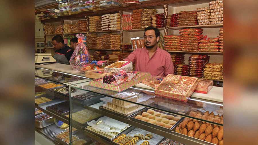 Six most popular Kolkata shops for a sweet Holi haul