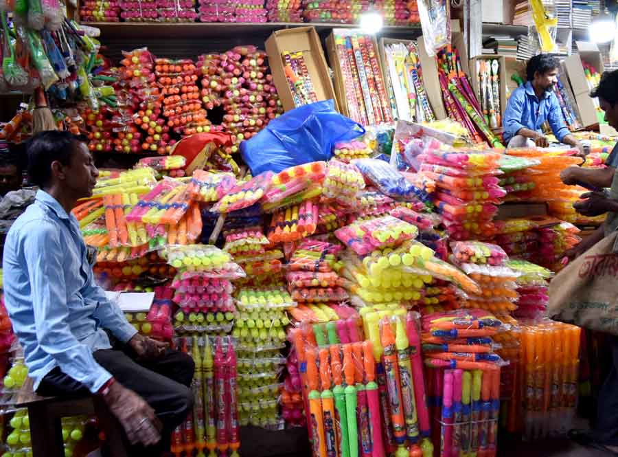 After a two-year hiatus, courtesy the COVID crisis, the Holi market has finally bounced back. These plastic backpacks can be filled with gulal-mixed water and the contents can be sprayed through a water gun attached. This is a new entrant this year and costs between Rs 350 and Rs 450 depending on the size and capacity