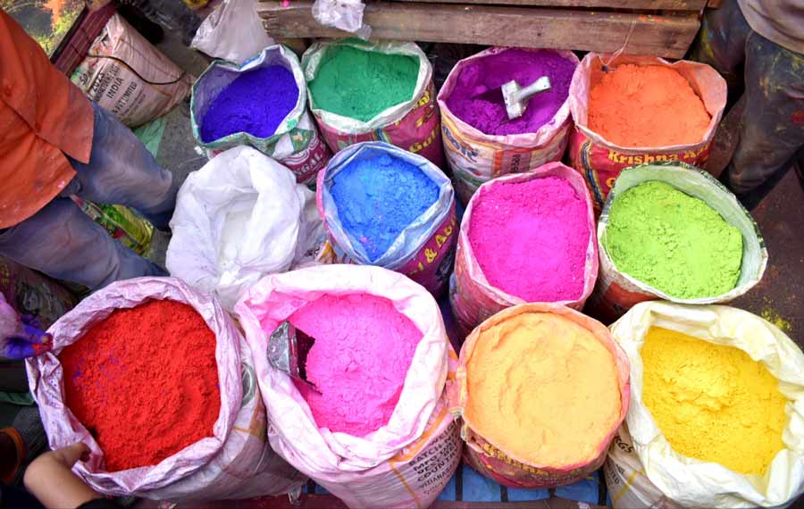 There are 12 types of gulals available this year. While the top picks are pink, yellow and red, the normal variety is being sold at Rs 60 per kg. The flower-based and organic gulal is much more expensive between Rs 250 and Rs 500 per kg. According to colour and pichkari sellers at Burrabazar, the sales have gone up by more than 70 per cent since the pandemic era.  “Gulal is the highest sold item. Besides, people are also going in for a number of new models of water guns and tanks. This is truly a better Holi for all of us,” said Sanjay Dubey, a seller at Canning Street