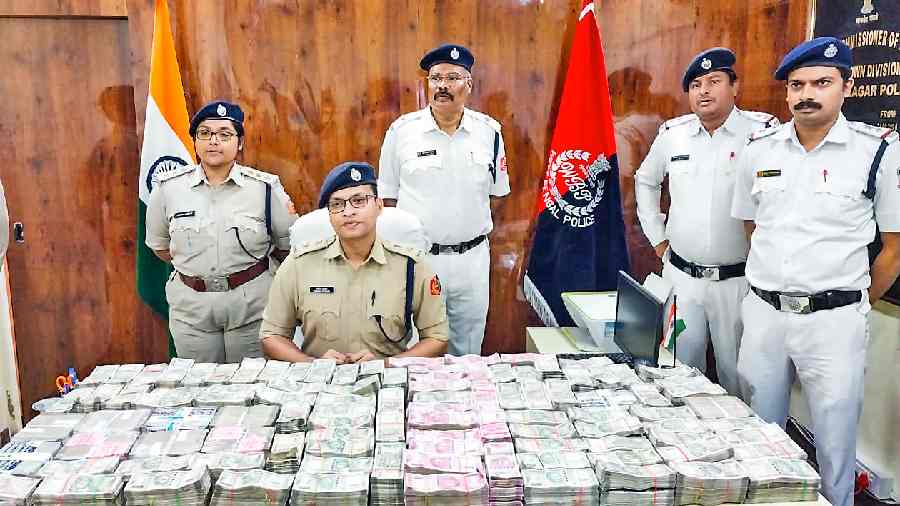 Bidhannagar police seize Rs 3.85 crore; cash linked to call centre fraud