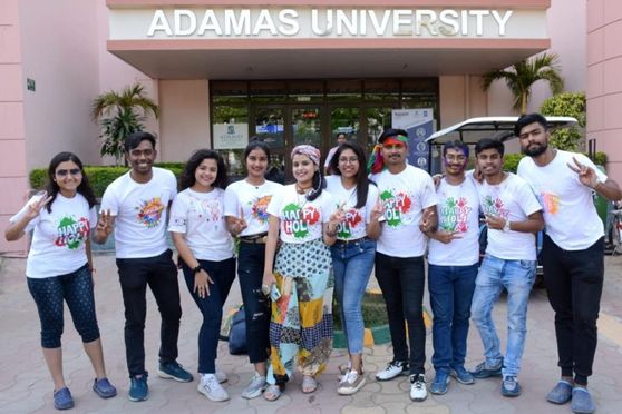 Imbibing the colours of joy, the students let their hair down with a gusto and celebrated the onset of spring with colours and bonhomie. It was truly a “Basanta Esegechhe” vibe in the campus