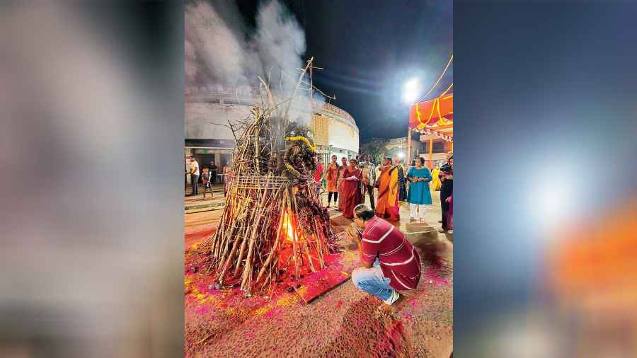 Rituals being performed in front of the Holika dahan fire in AE Block