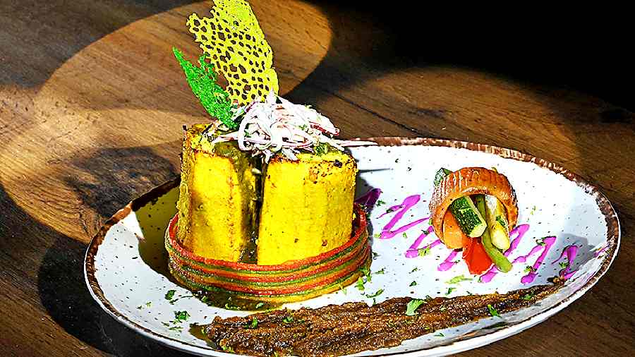 Paneer Trio is grilled and stuffed with three kinds of sauces — apple sauce, mushroom sauce and mixed veg sauce. As you dig into the soft block of paneer, the amalgamation of the three sauces oozes out