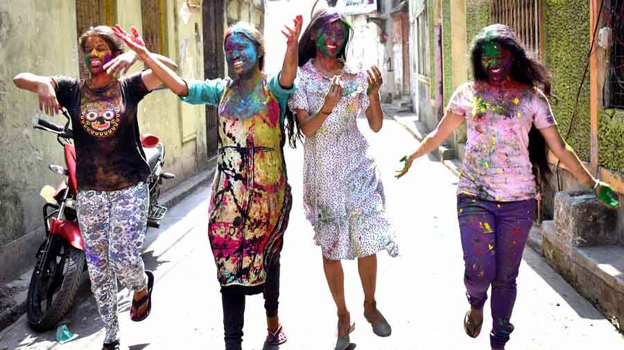 Dol celebrations on Sudder Street 