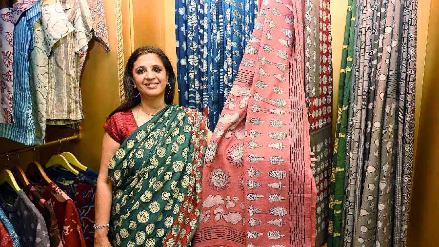 Byloom displayed Meeta Mastani’s saris, silk shirts, scarves, T-shirts, bags and fabrics. Made of cotton mul mul, the coinprinted sari was one of her highlights. We loved the ice cream print, too.