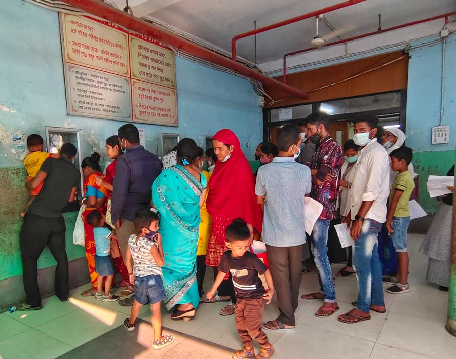 Frantic parents with their kids at the enquiry section of BC Roy hospital as more cases of fever and respiratory diseases were reported. Four more children died of acute respiratory infection, including one due to the adenovirus, in West Bengal in the last 24 hours. The one succumbing to the adenovirus infection was a six-month-old boy from Dakshineswar area of North 24 Parganas district who was admitted to the Dr BC Roy Post Graduate Institute of Paediatric Sciences in Kolkata. He died on Sunday.  The remaining three, including a seven-month-old, who hailed from Duttapukur, Haroa and Bangaon of the same district, died of pneumonia, the officials said. The seven-month-old was first admitted to the Bongaon Hospital with fever and breathing complications and was shifted to the BC Roy Hospital where he was kept in the intensive care unit