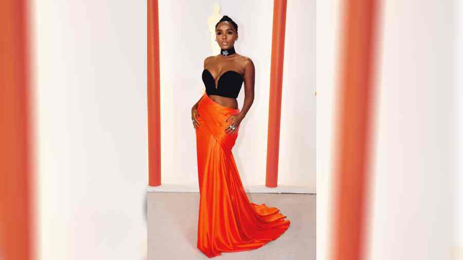 Janelle Monae’s black bustier and skirt probably might not be an ideal Oscar outfit option, but the star carried off the Vera Wang outfit with such confidence that you had to love her appearance. The pop of tangerine and the good old black velvet choker made it a noteworthy look overall.