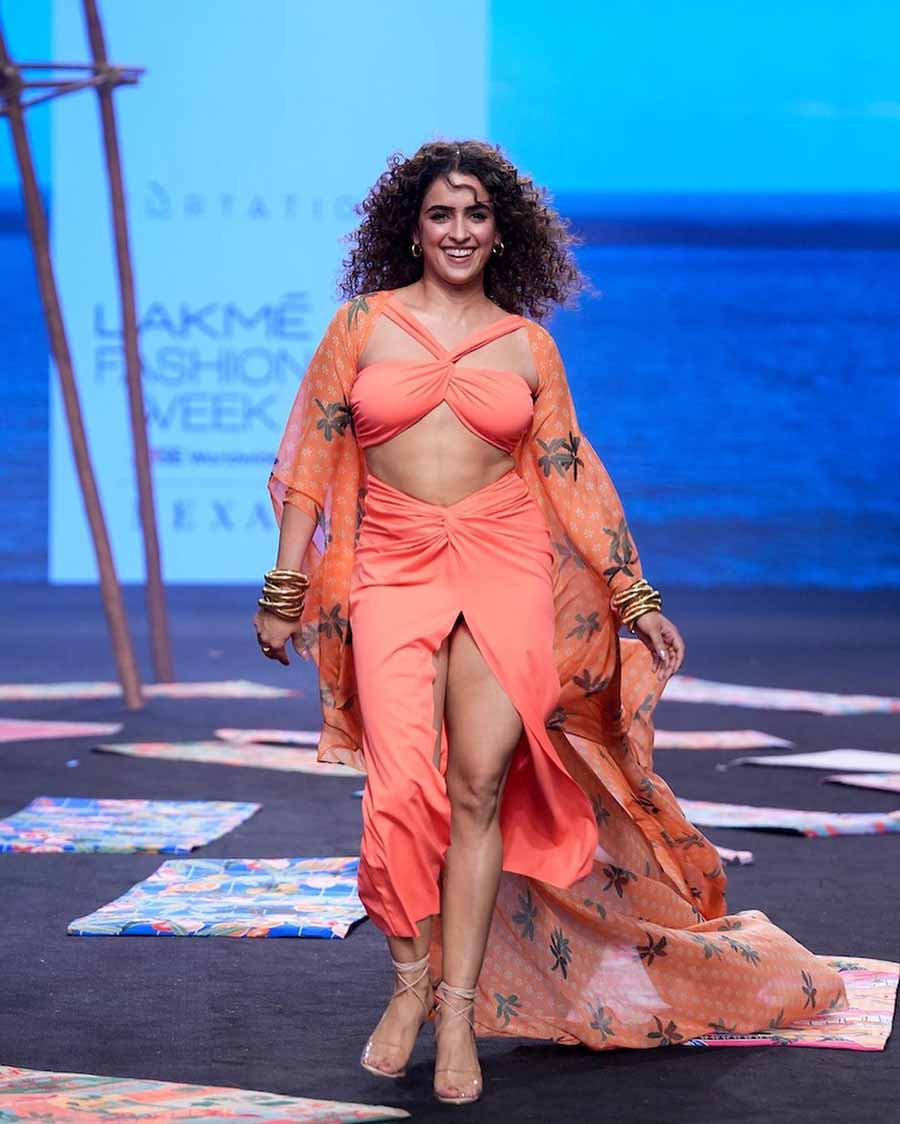 Sanya Malhotra glowed in a Flirtatious India co-ord set — an orange halter neck crop top with a ruched skirt and a floral print sheer shrug. 