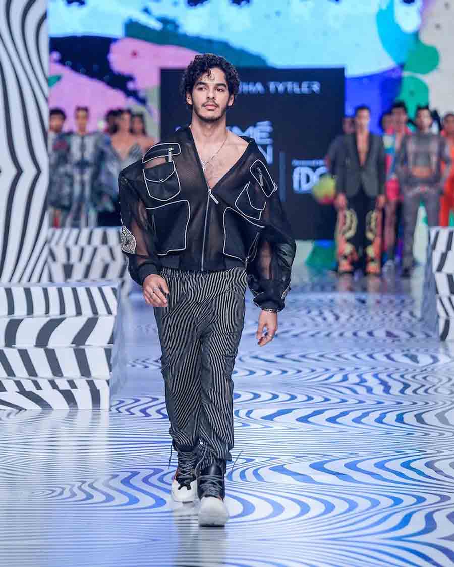 Ishaan Khatter turned showstopper for Siddhartha Tytler in a boxy sheer jacket with striped trousers and black-and-white sneakers. 