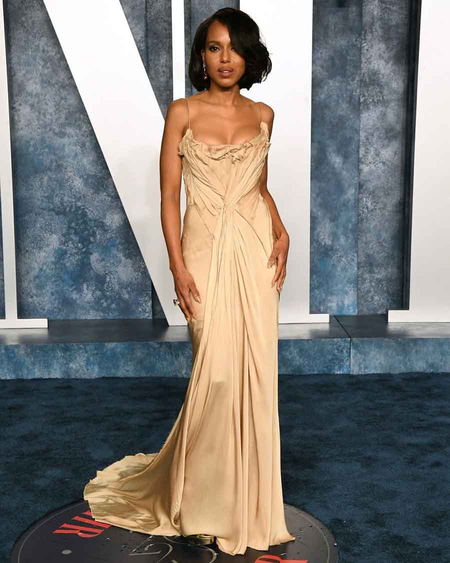 Kerry Washington looked dreamy in an archival Donna Karan off-white gown with a ruched waist detailing and minimal diamond jewellery. 