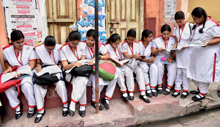 The Class 12 exam of West Bengal Council of Higher Secondary Education (WBCHSE) began from Tuesday. The HS exams, conducted by the West Bengal Council of Higher Secondary Education, were not held in 2021 because of the Covid pandemic. In 2020, the examinees wrote most of the papers before the campuses were shut down as a precaution against Covid  
