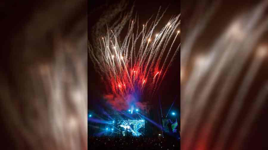 Music aside, the concert scored big on visuals and theatrics, especially the fireworks that formed an ‘X’ (part of Garrix’s logo) and the crackers that were burst in the last 10 minutes of the show.
