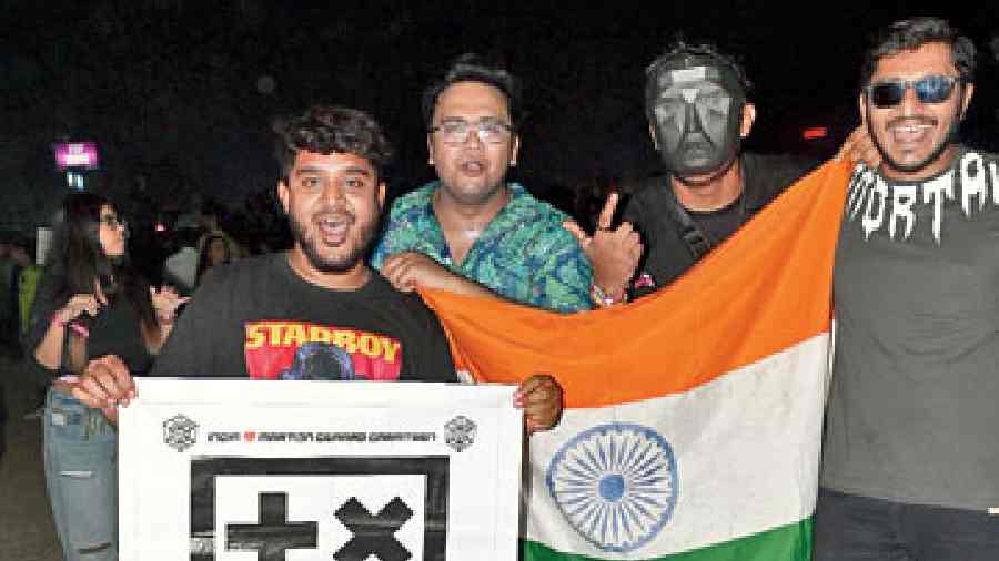 (L-R) Sayan Mondal, Niloy Roy, Abhishek Mohajan and Abhishek Ramesh met at the Martin Garrix, India Tour concert and instantly became friends, sharing the same taste in music. Sayan said: “The experience of Martin Garrix’s show at Sunburn was fantabulous along with Justin Mylo and other artistes. A night which will be etched in my memory forever. I have been listening to him since 2014 after I heard his track Virus featuring Moti. It is the reason I fell in love with electronic dance music, and seeing him live was a dream come true. His High On Life happens to be my favourite track. We love you Martin Garrix and thank you for an amazing experience of a lifetime at Sunburn Arena Calcutta!”