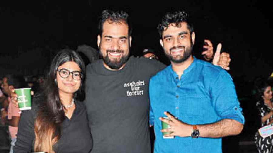 (L-R) Pratyusha Das, with her friend Niladri Das and cousin Shaurish Dasgupta, chilled together. “Yesterday was very special for me and my cousin because it was our first concert. And watching Martin Garrix upfront was mesmerising. We love all of his songs but Don’t Look Down is very special to us” said Pratyusha.