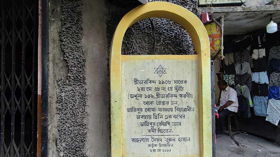 The plaque on Grey Street, which states Aurobindo Ghosh was arrested from 48, Grey Street on May 2,1908. The house is non-existent at present 