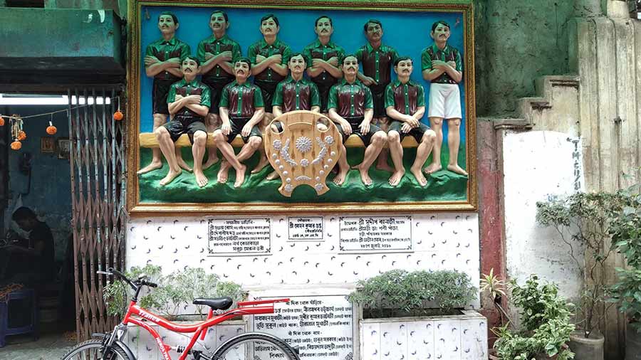Group statue of the team members of Mohun Bagan Club that won the IFA Shield in 1911