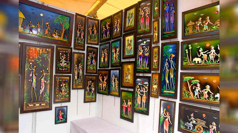 Made by rural artists, these paintings in vibrant colours that depict various aspects of tribal life are attracting many visitors as well