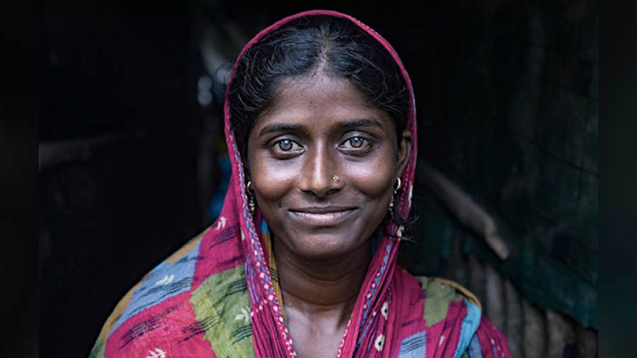 Serina Bibi — a resident of Topsia’s Majdoor Para, a dense slum in the heart of Kolkata — felt glad to be seen through Anjan’s lens, remarking that visibility was hard to come by in her normal life