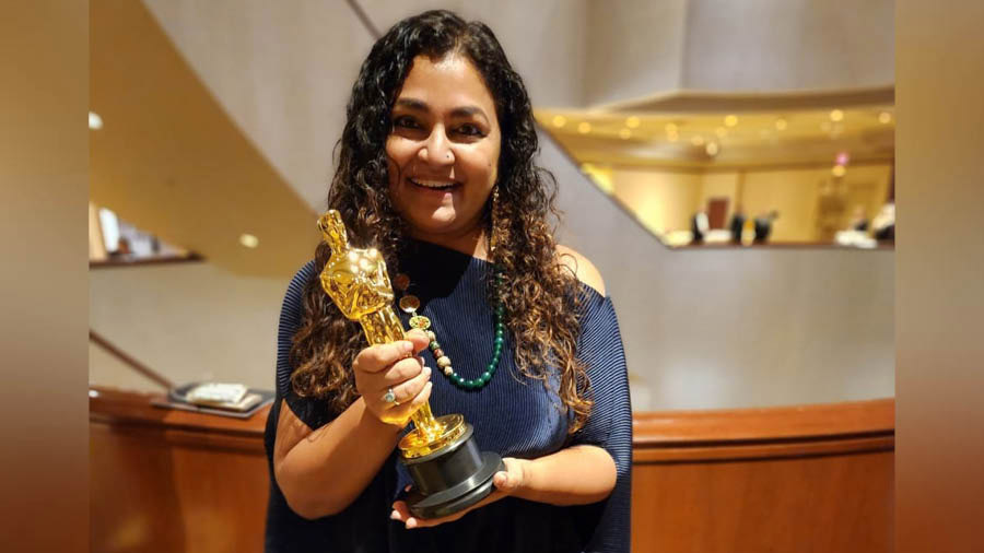 Sanchari Das Mollick with the Oscar statuette for the Best Documentary Short Film, awarded to ‘The Elephant Whisperers’ 