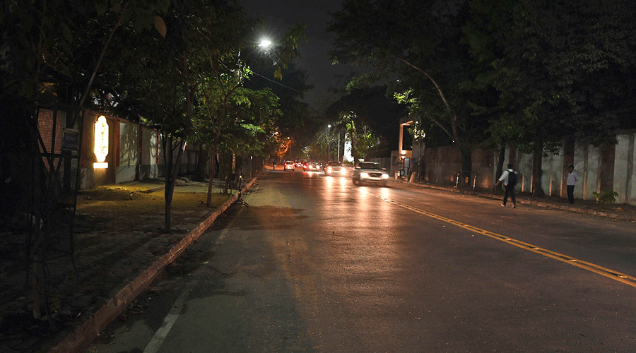 A poorly lit Gurusaday Dutt Road on Saturday evening. 