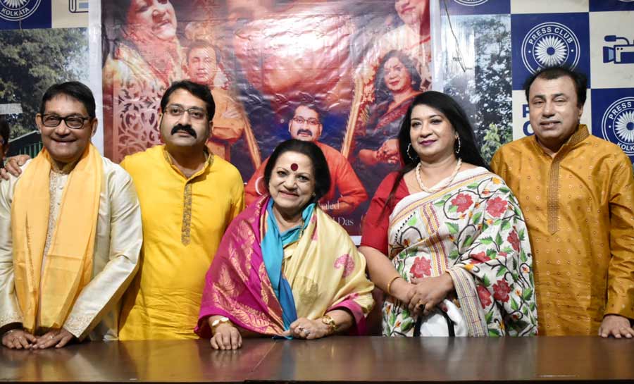 Legendary singer Haimanti Shukla and Bangladeshi singer Ruma Khaled release an album titled 'Mon Kemoner Gaan' at Kolkata Press Club on Friday  