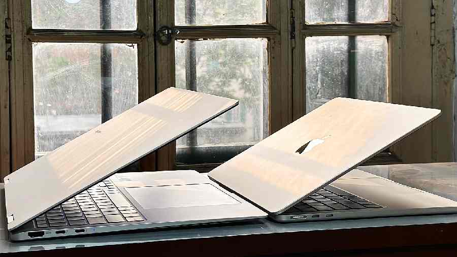 Samsung Galaxy Book3 Pro 360 versus Apple MacBook Air (M2, right): Both are equally slim