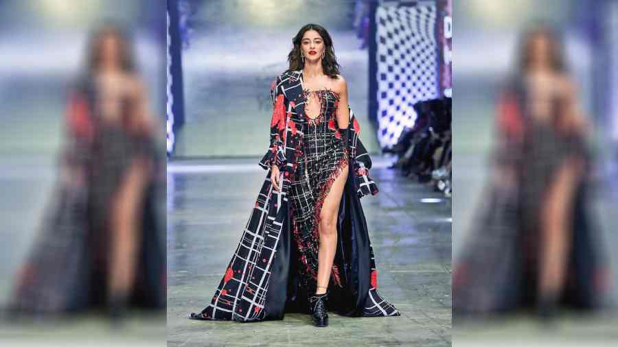 Manish Malhotra wowed with capes and jackets