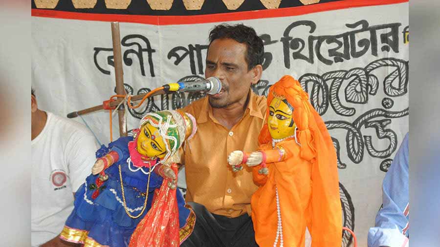 A puppeteer performing with glove puppets in West Bengal 