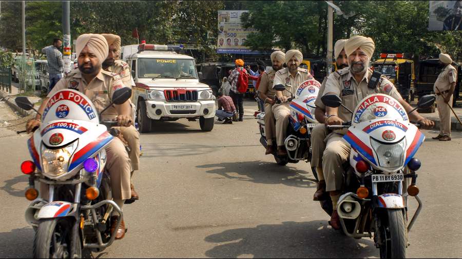 Amritpal Singh | Crackdown On Radical Preacher Amritpal Singh Continues ...