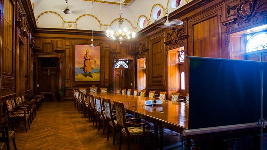 The dining room-turned-seminar room  